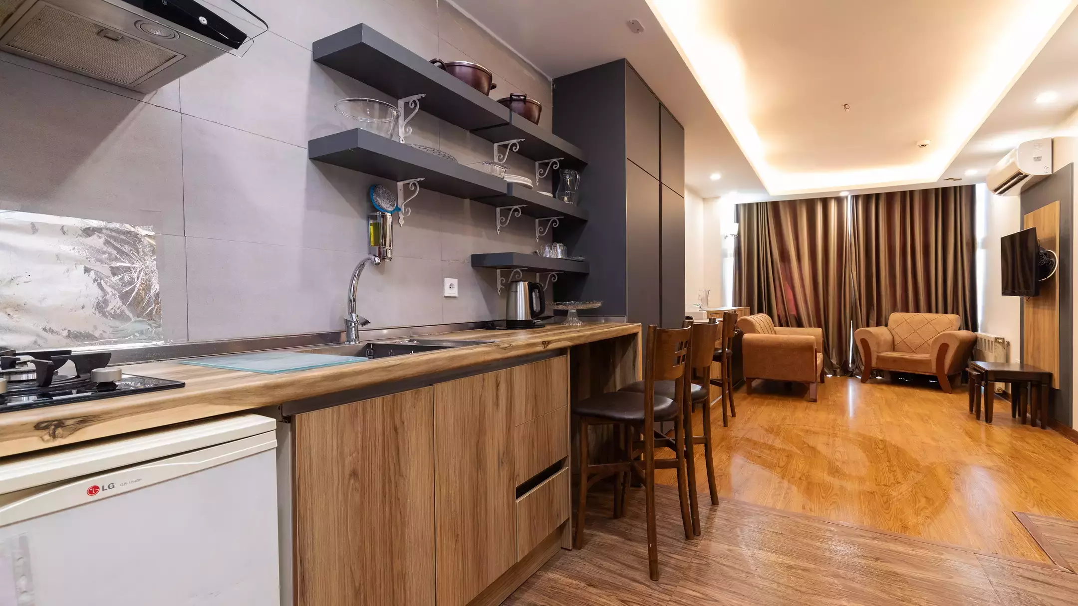 Alibaba https://cdn.alibaba.ir/ostorage/hotel-accommodation-images/670524cf666674792fccc39c_66e807780865d826250ba7e3_هتل ونوس - آپارتمان یک خواب دوتخته سینگل (1).webp